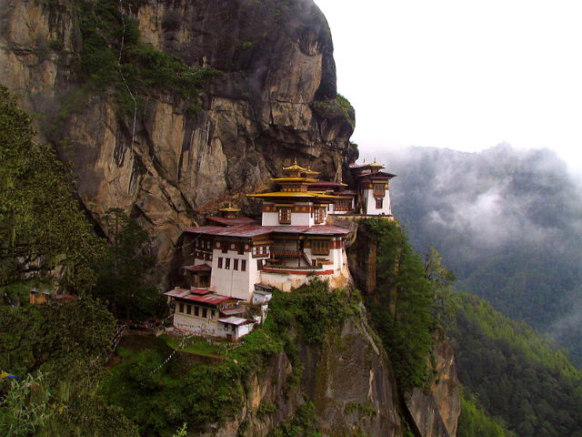 monasterio-colgado-bhutan-3
