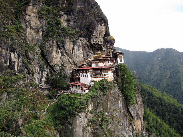 monasterio-colgado-bhutan